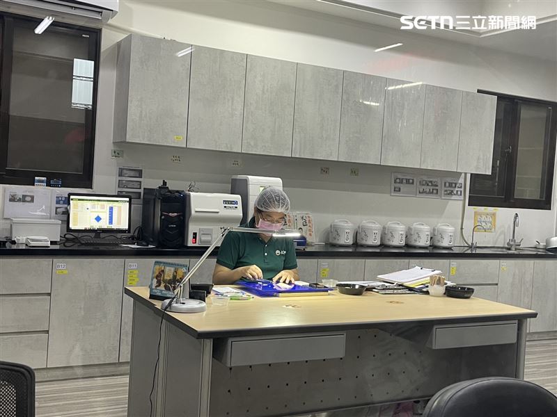 台灣小農米出口到日本，「產銷履歷」包括碾米廠如何保管都一清二楚。（圖／記者蔣季容攝影）