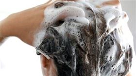 產後落髮只是暫時的！揭狂掉髮的最大元兇　中醫師曝3招重拾豐盈秀髮（圖／姊妹淘）