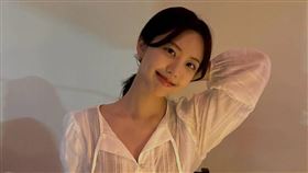 I.L是韓國女團IRRIS的成員。（圖／翻攝自azureoone IG）