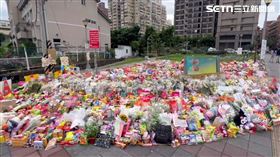 區公所澄清，追思物屬民眾心意，對於後續處置，還在慎重評估與考量，不是網傳所言的「當垃圾處理」。（圖／翻攝畫面）