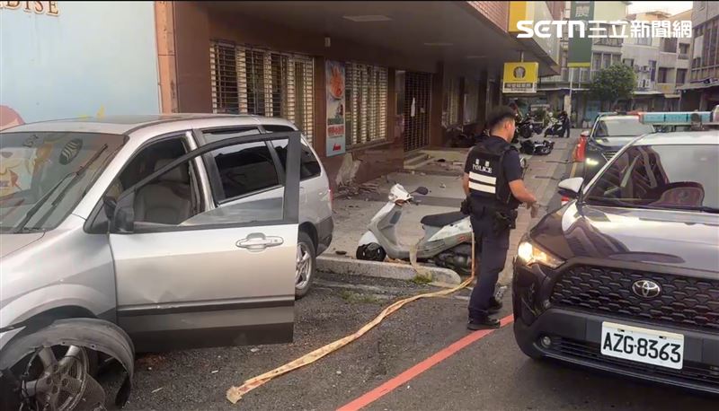 台南玉井老街20日一場嚴重暴衝車禍，釀成一死一傷。（圖／翻攝畫面）