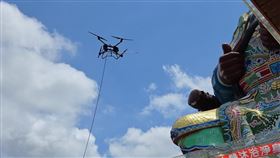 ▲無人機協助清潔神像（圖／翻攝自財團法人台灣省新竹市普天宮粉絲專頁）