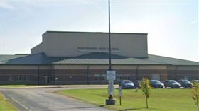 ▲一名成年男子假扮成16歲少年，成功到當地高中就讀。（圖／翻攝自google maps）