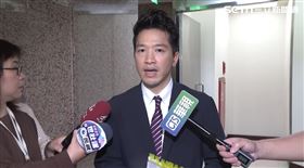 ▲何志偉拜會國民黨立法院黨團總召傅崐萁。