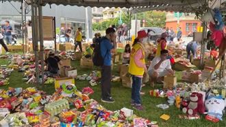 三峽車禍湧入悼念物！區長：勿帶易壞食品