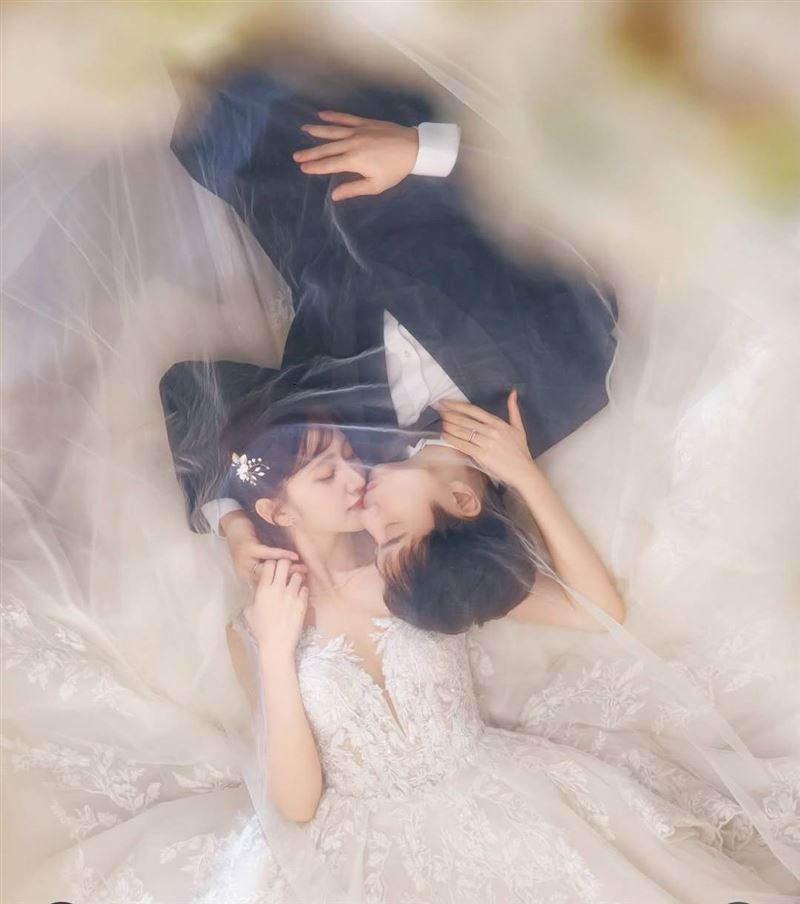 謝翔雅曝光唯美婚紗照。(圖/翻攝自謝翔雅IG)