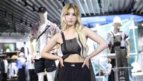 ▲SOMI笑稱自己來台後天天喝珍珠奶茶。（圖／記者鄭孟晃攝影）