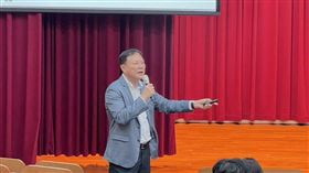 金士懿博士以〈從關稅壓力到碳競爭力：USR導向的碳治理戰略分析〉為題發表專題演講。