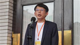 黃國昌：須沒有前提框架基礎  才能坦率共商國是總統賴清德20日發表執政週年談話，將指示國安團隊著手規劃，向在野黨主席進行「重要國安情勢簡報」，盼朝野政黨領袖坦率真誠交換意見、共商國是。民眾黨主席黃國昌（圖）上午在立法院受訪表示，若要真正有意義的對話，必須在「沒有前提框架、沒有預設立場的基礎上」，他願給賴總統時間說明細節，靜候府方安排。中央社記者裴禛攝  114年5月20日