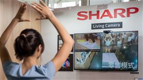 夏普2025年新品發表會現場，展出超過數十項創新家電，涵蓋智慧AI大電視、全新商品電子鎖、一對多空調、自動投劑洗衣機、熱泵乾衣機、大公升數變頻冰箱等多元產品。（圖／台灣夏普提供） 