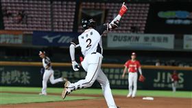 ▲林子豪揮出逆轉3分砲。（圖／統一獅提供） 