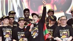 ▲領航猿拿下PLG總冠軍，總教練卡米諾斯賽後感謝球迷支持。（圖／記者劉彥池攝影）