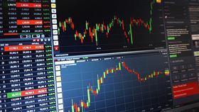 ▲美股昨夜全面重挫，日韓股市開盤也是呈現下跌格局。（示意圖／PIXABAY）