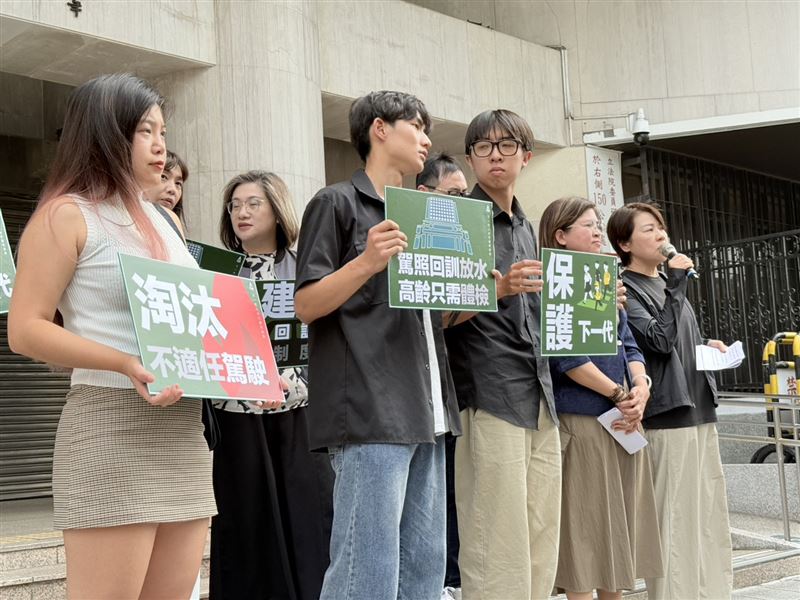 民眾黨立委黃珊珊認為安全設施應全國一致,不應由地方自行決定造成混亂。(圖/記者李育道攝影)