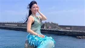 張家瑋扮美人魚辣翻全場。（圖／民視提供）