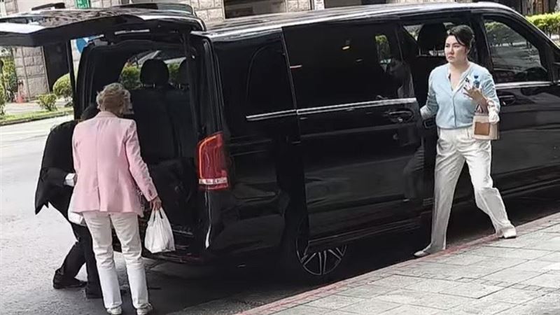 黃仁勳返美前帶3大袋粽子　掀南北粽戰爭