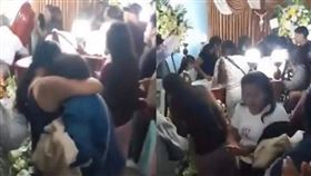 醫師,男屍,醫師,家屬,守靈儀式,死者,棺材,屍體,強直性昏厥,Catalepsy（圖／翻攝自TikTok）