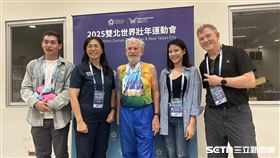 ▲昆凌的爺爺勞倫斯（Laurence Quinlivan）與家人們出席賽後記者會。（圖／記者蔡厚瑄攝影）