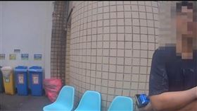 男子在看守所外吸食「喪屍煙彈」神智不清被警逮。（圖／翻攝畫面）　