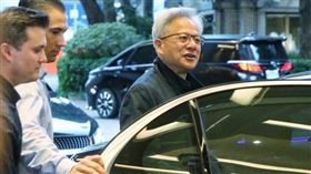 黃仁勳再訪愛店！發炒麵給記者：五夠好甲