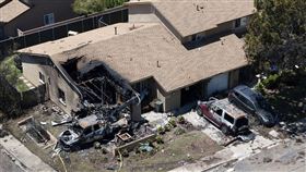 小飛機墜毀加州社區 音樂集團創辦人在內至少3死（圖／美聯社／達志影像）