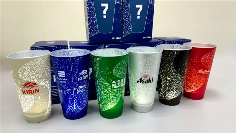 家樂福國際啤酒節開跑，可加購「限量發光杯盲盒」。（圖／家樂福 提供）