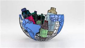 ▲ 透過材料「不相容性」，廢塑膠在奈米發電裝置中展現高效能與穩定性，開啟循環經濟應用新篇章。（圖／永續新聞網官網） 