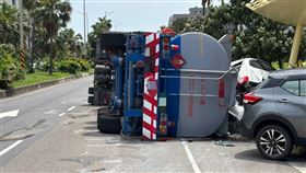 桃園科技工業園區,槽車,翻覆,對二甲苯（圖／翻攝畫面）