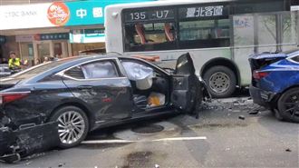 78歲老董肇事釀8傷！他：突然暴衝煞不住