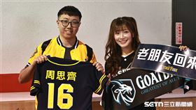 ▲PS女孩小迪到天母棒球場看周思齊打世壯運棒球賽。（圖／記者劉彥池攝影）