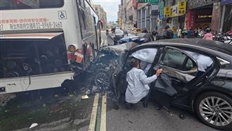 三峽車禍翻版！78歲翁肇逃再暴衝釀8傷