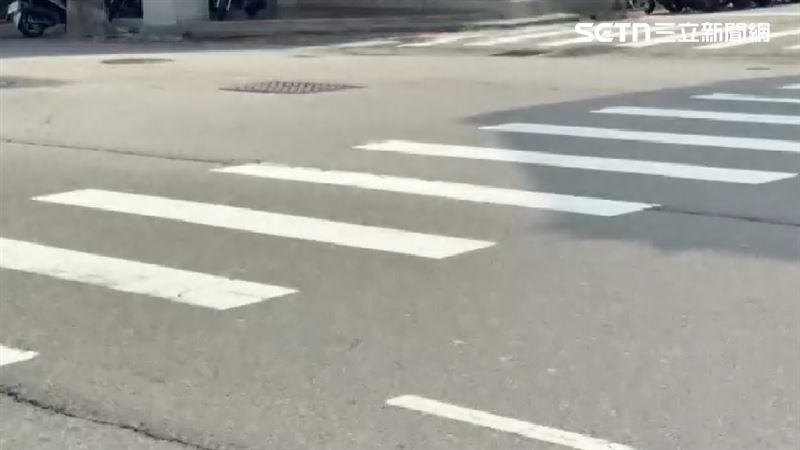 台南女子開車，撞死闖紅燈橫越人行道行人，她自首認罪以20萬元達成調解，獲死者家屬原諒；法院審理後，依法判她緩刑3年，可上訴。（示意圖／資料照）