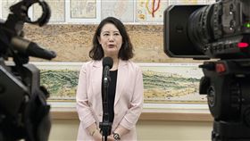 民進黨立法院黨團幹事長吳思瑤受訪總統賴清德指示國安團隊向在野黨主席簡報重要國安情勢，引發討論。民進黨立法院黨團幹事長吳思瑤（圖）21日在立法院受訪表示，賴總統這樣的作法，充分展現出希望跟朝野對話，透過資訊共享讓藍白立委理解台灣面對的國安處境，需要朝野一起合作、協力。中央社記者王揚宇攝  114年5月21日