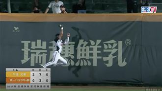 台南球場美技之夜　統一兄弟大秀防守功力