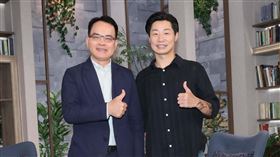 新任駐芬蘭大使林昶佐接受三立新聞《話時代人物》主持人鄭弘儀專訪