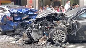 重慶南路一段,行車紀錄器,過馬路,董座,暴衝(圖/翻攝畫面)
