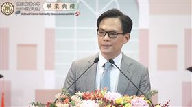 ▲台灣大哥大總經理 林之晨 113年學年度 台大畢業典禮演講。114.5.24（圖／翻攝自頻道臺大）