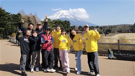 《綜藝玩很大》左起為郭靜、彭小刀、、紀卜心、坤達、吳宗憲、KID、雷艾美、何美、陳漢典。（圖／好看娛樂提供）