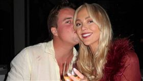 安妮跟未婚夫詹姆斯3月初剛訂婚。（圖／翻攝自IG）