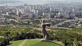 「祖國母親在召喚」的紀念雕像。（圖／翻攝自維基百科）