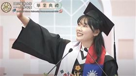 ▲韓國畢業生代表 宋美娜致詞 感謝爸媽沒有姍姍來遲 爸媽比愛心 國立台灣大學113學年度畢業典禮 NTU Commencement 114.5.24。（圖／截自頻道臺大） 