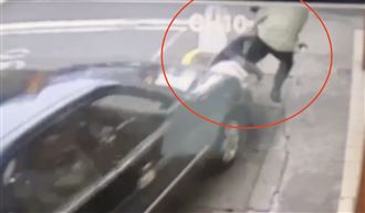 南投50歲伯暴衝撞！騎士「神跳車」逃死劫