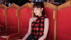 LV南法大秀王淨與「超殺女」克蘿伊摩蕾茲。（圖／狗狗與花提供）
