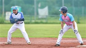 世壯運慢速壘球雙北大戰，蔣萬安對決侯友宜拿下勝利。（新北市體育局提供）