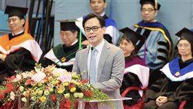 台大畢業典禮  林之晨致詞台灣大學24日舉辦113學年度畢業典禮，台灣大哥大總經理林之晨（前中）受邀出席致詞。中央社記者郭日曉攝  114年5月24日