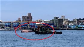 高雄,船長,拖船,遺體,事故,船員,翻覆,旗津,旗津渡輪站▲圖片描述。（圖／翻攝畫面）