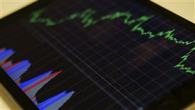 ▲新華違反重大訊息規定，遭罰1萬元違約金。（示意圖／PEXELS ）