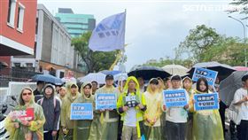 ▲民間團體舉辦保護下一代大遊行，約150人到場參與。（圖／記者楊忠翰攝影）