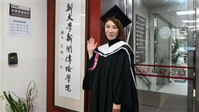 李翊君今現身畢業典禮（圖／世新大學提供）