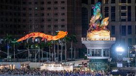 高雄端午嘉年華暨龍舟錦標賽將登場2025年高雄端午嘉年華暨龍舟錦標賽將於30日登場，2024年造成新聞話題的佛光山祥龍燈，將再與愛河畔知名地標「鰲躍龍翔」燈會主題燈共演。（高雄市運發局提供）中央社記者蔡孟妤傳真  114年5月25日